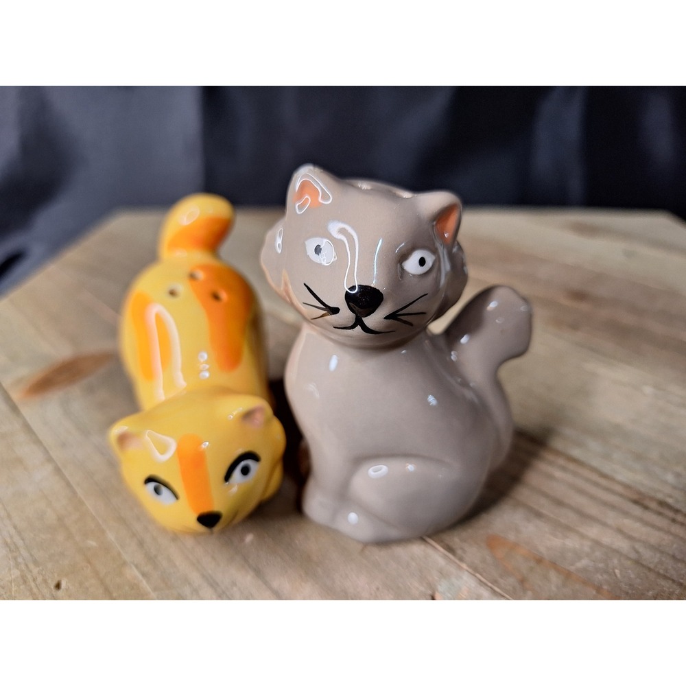 Vintage Mid-Century Kitsch Era from Japan Cat Salt and Pepper Shaker collection